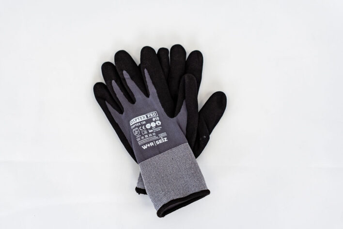 graue Sicherheitshandschuhe
